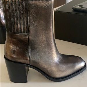 Frye Chelsea Short Boot in Bronze